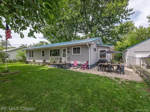 253 Delaware Rd, Northfield, MI 48189