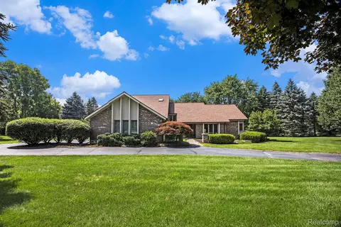 8477 Ranch Estates Rd, Independence, MI 48348