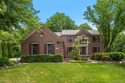 7363 Oakstone Dr, Independence, MI 48348