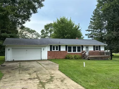 2053 Lillian Dr, Lapeer, MI 48446