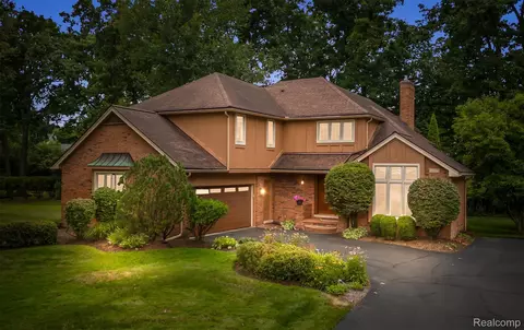 30460 Fox Club Ct, Farmington Hills, MI 48331
