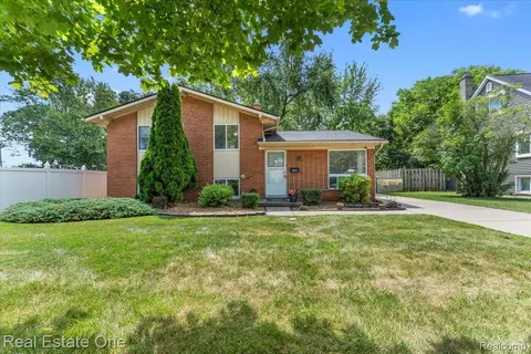 31817 Lafler Dr, Rockwood, MI 48173