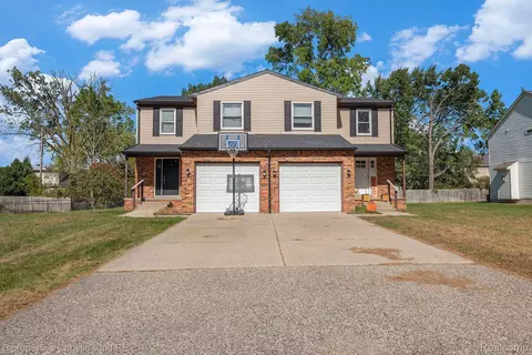 116 Regents Dr, Troy, MI 48084