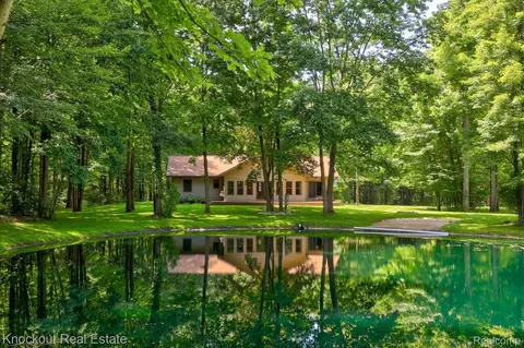 3901 Hanes Rd, Vassar, MI 48768