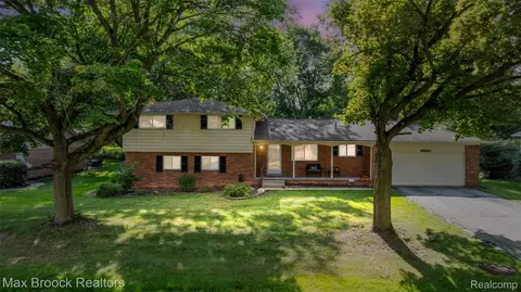 28839 Bannockburn St, Farmington, MI 48334