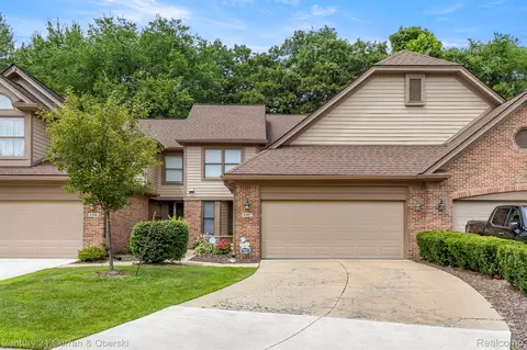 5357 Royal Vale Ln, Dearborn, MI 48126