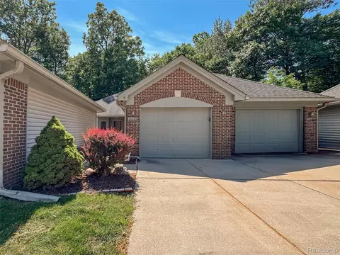21425 Archwood Cir, Farmington Hills, MI 48336