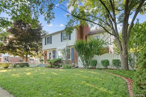 1540 Davis St, Wyandotte, MI 48192