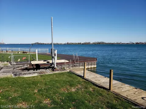 326 N Market St, Marine City, MI 48039