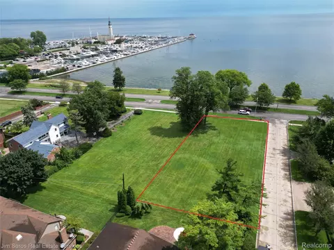745 Lake Shore Rd, Village Of Grosse Pointe Shores, MI 48236