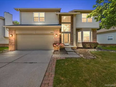 4884 Georgetown Dr, Oakland, MI 48306