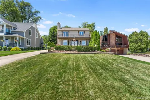 22558 E River Rd, Grosse Ile, MI 48138