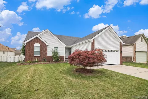 46684 E Briarwood Dr, New Baltimore, MI 48051