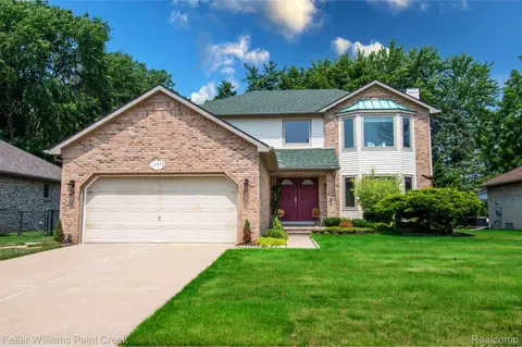 11575 Creekside Ct, Sterling Heights, MI 48312