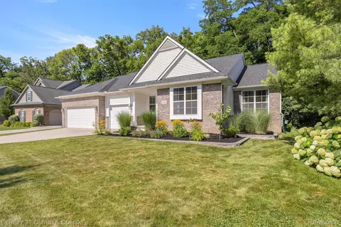 13662 Cobblestone Creek Dr, Belleville, MI 48111