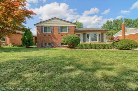 254 Harvard Ave, South Lyon, MI 48178