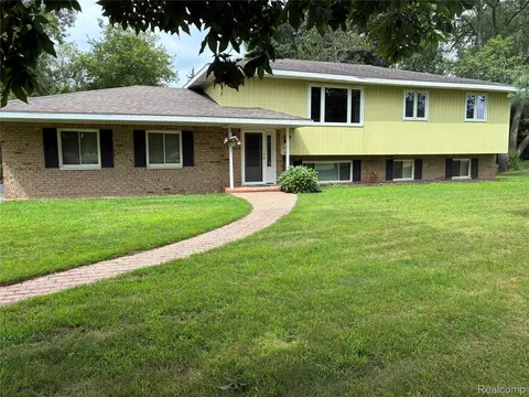 2488 Sharma Ln, Marion, MI 48843