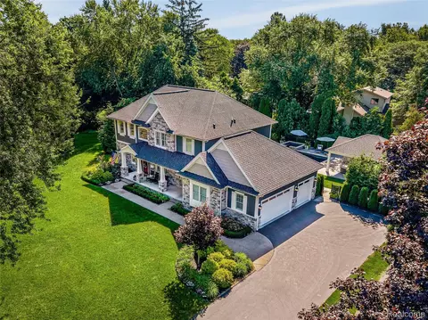 355 Hillboro Dr, Bloomfield Hills, MI 48301