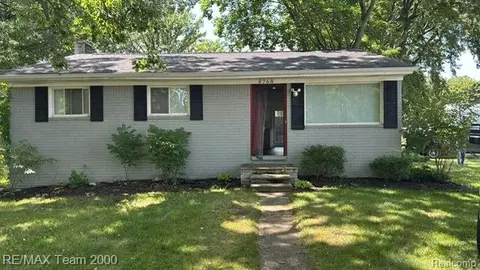 8768 Whitehorn St, Romulus, MI 48174