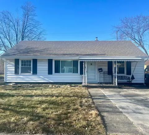 26335 Barnes St, Roseville, MI 48066