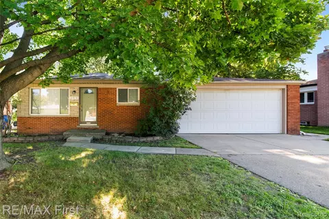 27074 Bonnie Dr, Warren, MI 48093