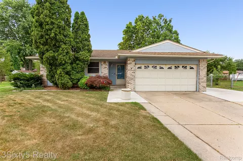 18528 Trail Ridge Ct, Brownstown, MI 48174