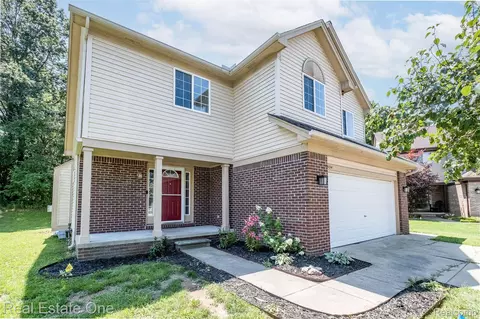 434 Converse Ct, Lake Orion, MI 48362