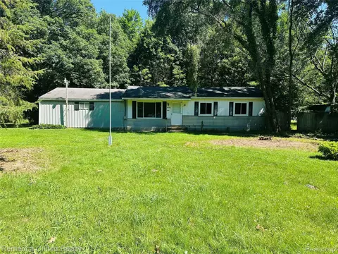 4550 W Allen Rd, Howell, MI 48855