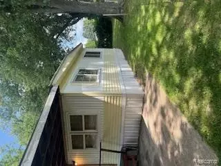 1717 Sandy Shore St, Brighton, MI 48114