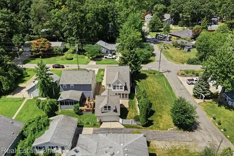 1805 Auburndale Ave, West Bloomfield, MI 48324