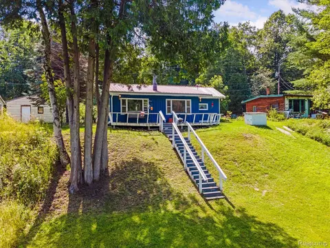 18376 Oxbow Dr, Fork, MI 49305
