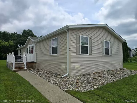 106 Chestnut Cir W, Davison, MI 48423