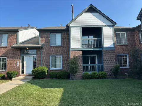 15526 Ashley Ct #62, Macomb, MI 48044