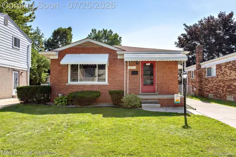 28204 Rockwood St, Saint Clair Shores, MI 48081