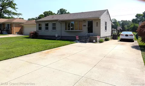 11061 Elmview St, Romulus, MI 48174