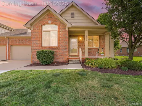 49798 Muskegon River Dr, Macomb, MI 48042
