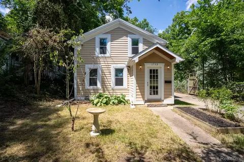 1713 Pontiac Trl, Ann Arbor, MI 48105