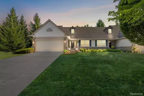 283 Four Seasons Dr, Orion, MI 48360