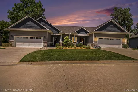 13354 Julie Anne Ct, Fenton, MI 48430