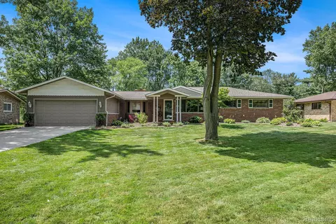 53321 Suzanne Ave, Shelby Township, MI 48316