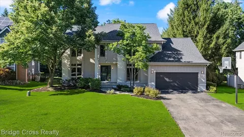 6258 Lindsay Ct, West Bloomfield, MI 48324