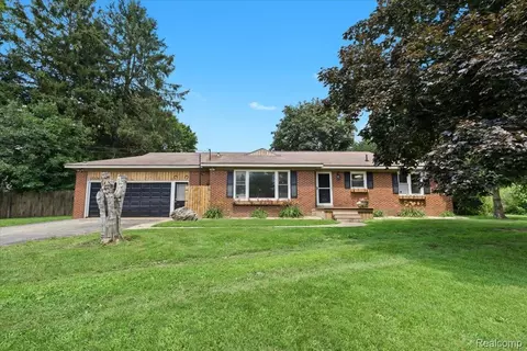 57934 Travis Rd, Lyon, MI 48165