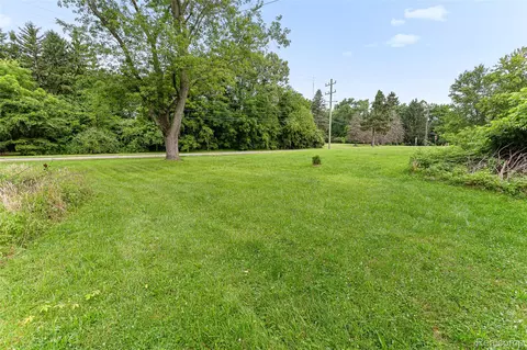 39357 Wade Rd, Romulus, MI 48174