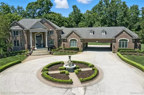 14859 Timberwoods Ct, Washington, MI 48094