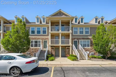 141 Evergreen Trl, Lake Orion, MI 48362