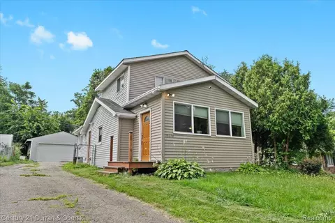 10274 9 Mile Rd, Green Oak, MI 48189