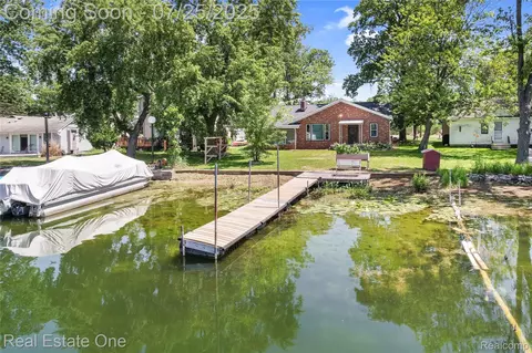 8802 Riverside Dr, Brighton, MI 48116