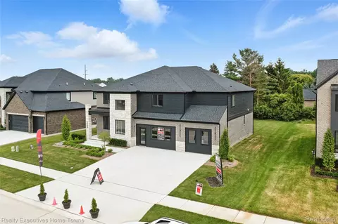 50246 Arcadia Dr, Macomb, MI 48042