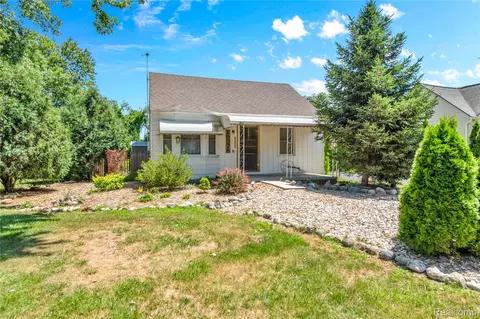 19578 Brentwood St, Livonia, MI 48152
