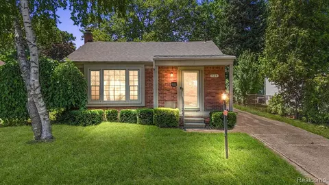 754 S Webik Ave, Clawson, MI 48017